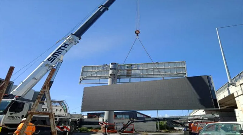 Quá trình triển khai lắp đặt đèn LED Sao Việt được thực hiện theo đúng quy chuẩn kỹ thuật, đảm bảo an toàn lao động, lắp đặt chính xác từng hạng mục và kiểm tra vận hành trước khi bàn giao cho khách hàng.