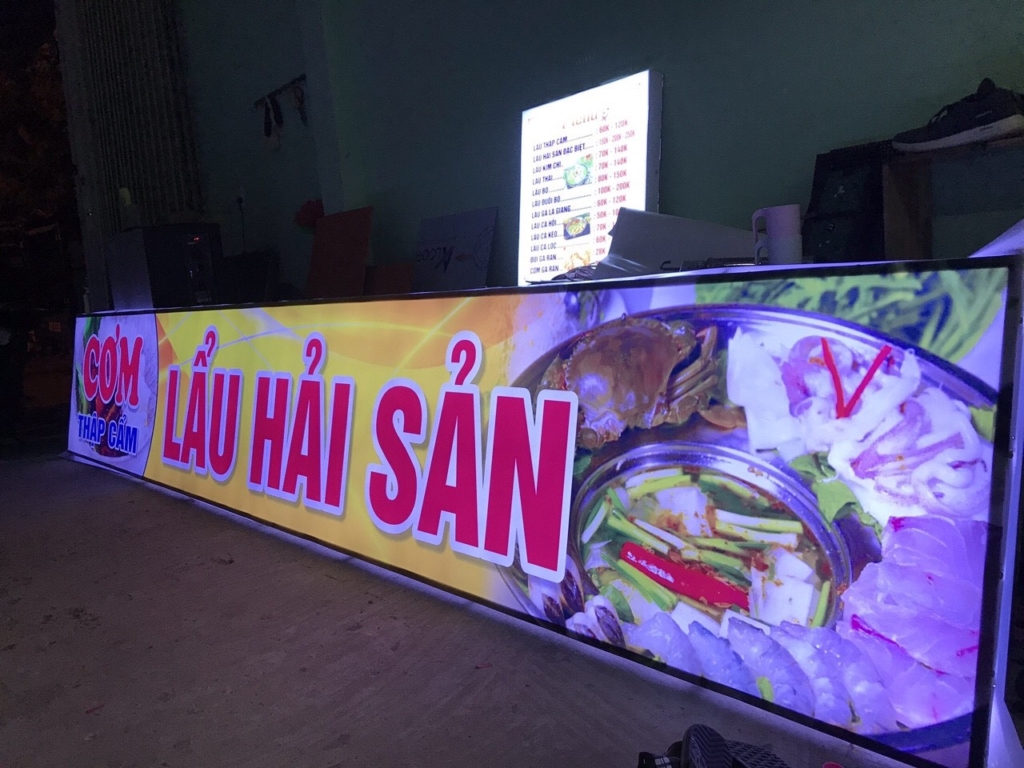 Làm biển quảng cáo